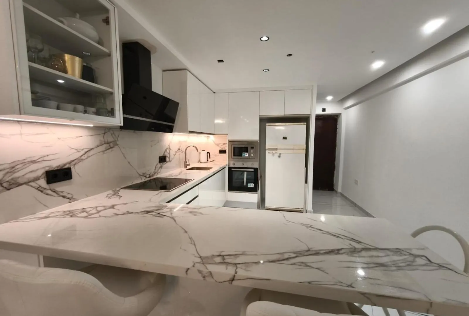 Airbhouse Private Rooms & Apartments Triana location